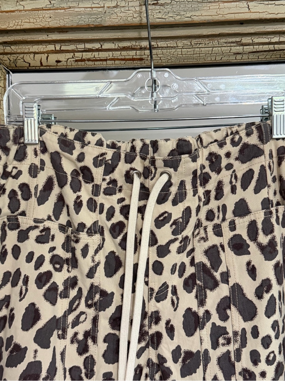 entro Leopard-Print Drawstring Joggers in Beige & Black - Picture 2 of 5